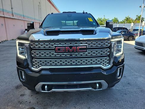 Used 2022 GMC Sierra 2500 Denali w/ Denali Black Diamond Edition AWD/4WD image 2