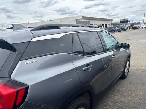 Used 2019 GMC Terrain SLE w/ Driver Convenience Package FWD image 11