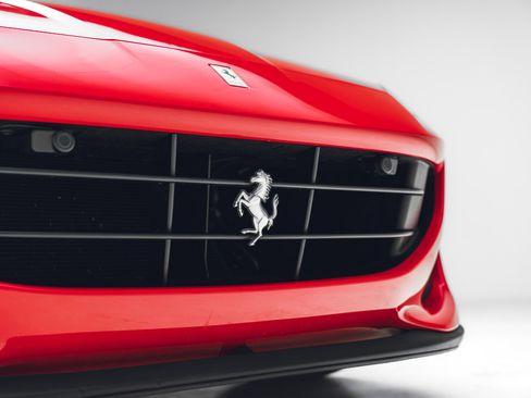 Used 2019 Ferrari Portofino RWD image 18