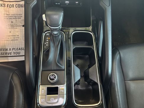 Used 2025 Kia Telluride S FWD image 27