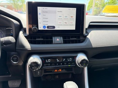 Used 2025 Toyota RAV4 XLE AWD/4WD image 22