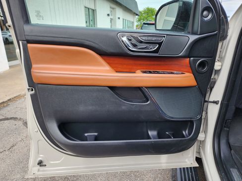 Used 2019 Lincoln Navigator L Reserve AWD/4WD image 13