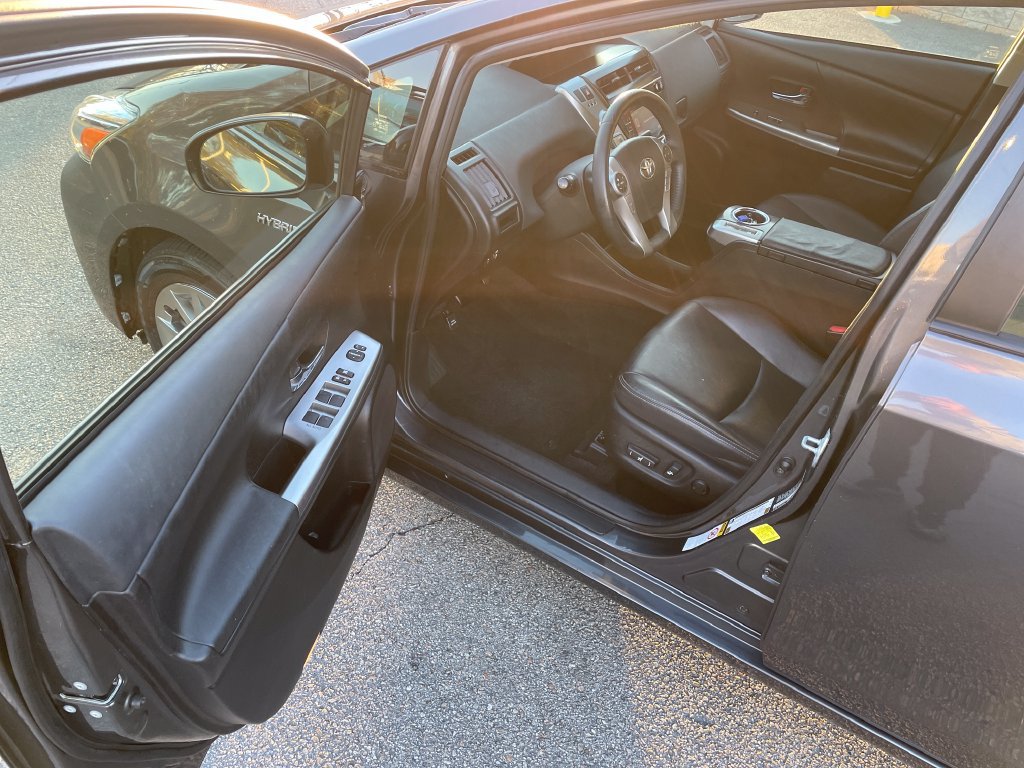 Used 2017 Toyota Prius V Four FWD image 15