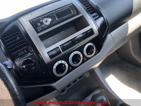 Used 2011 Toyota Tacoma 4x4 Regular Cab image 13