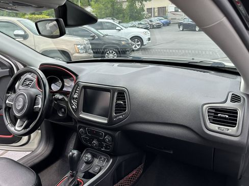 Used 2020 Jeep Compass Trailhawk AWD/4WD image 46