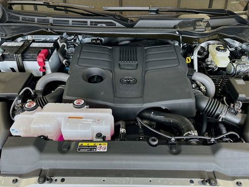 New 2026 Toyota Tundra Limited AWD/4WD image 8