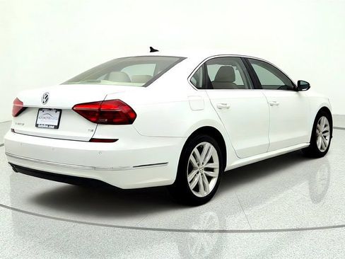 Used 2018 Volkswagen Passat 2.0T SE FWD image 5