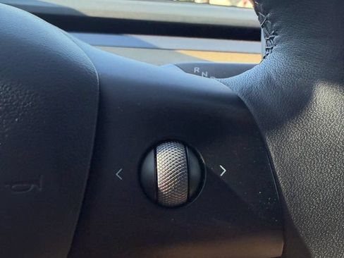 Used 2022 Tesla Model Y Performance AWD/4WD image 22