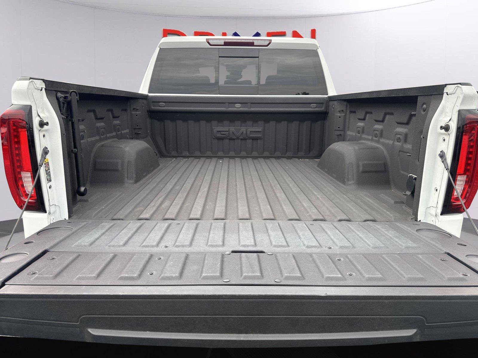Used 2024 GMC Sierra 1500 SLT w/ SLT Premium Package AWD/4WD image 34