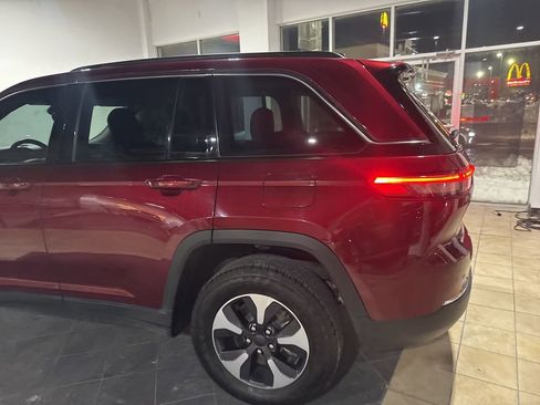 Used 2023 Jeep Grand Cherokee 4WD 4xe image 7
