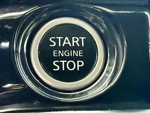 Used 2023 Nissan Pathfinder SL image 34