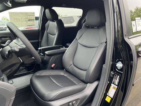 New 2026 Toyota Sienna XLE Woodland Edition AWD/4WD image 9