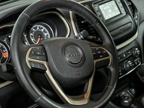 Used 2015 Jeep Cherokee Sport w/ Cold Weather Group AWD/4WD image 18