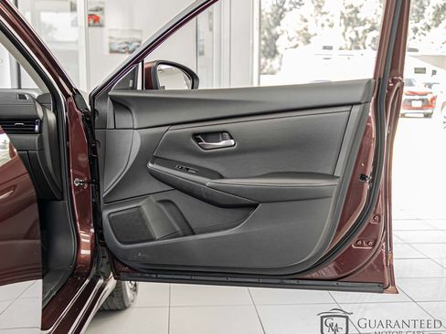Used 2024 Nissan Sentra SV FWD image 38