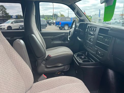 Used 2017 Chevrolet Express 3500 LT w/ LT Preferred Equipment Group RWD image 5
