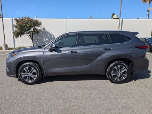 Used 2022 Toyota Highlander XLE AWD/4WD image 8