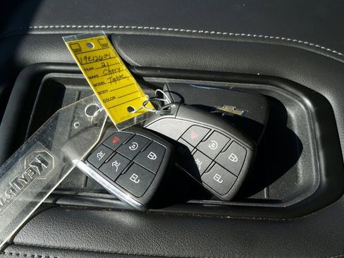 Used 2021 Chevrolet Tahoe Z71 w/ Z71 Signature Package image 2