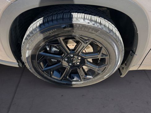 Used 2023 Toyota Highlander LE image 14