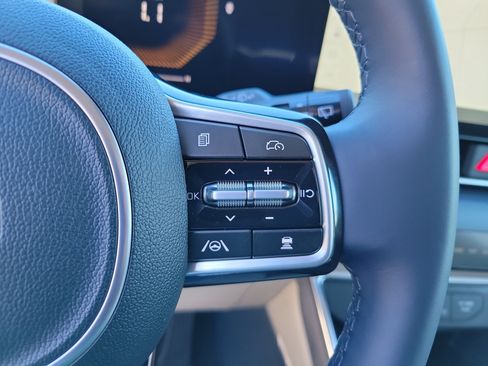 New 2026 Kia Carnival EX image 17