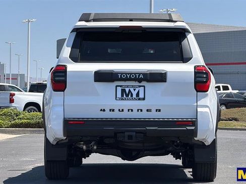 Used 2025 Toyota 4Runner SR5 AWD/4WD image 5
