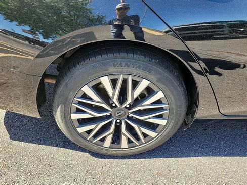 Used 2025 Nissan Altima 2.5 SV FWD image 7