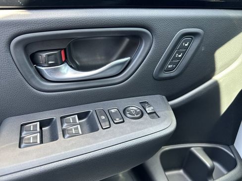 Used 2025 Honda Pilot Touring image 12