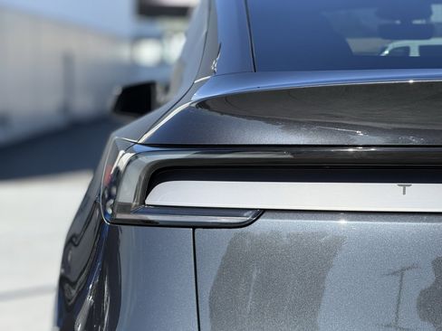 Used 2026 Tesla Model Y Long Range image 9