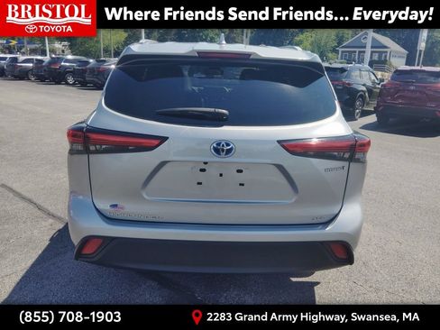 Used 2022 Toyota Highlander XLE AWD/4WD image 6