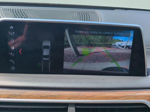 Used 2018 BMW 740e xDrive image 28