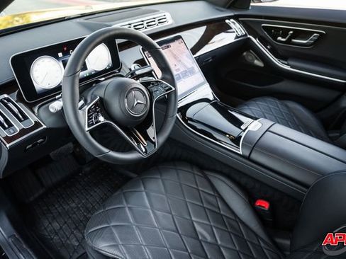 Used 2021 Mercedes-Benz S 580 4MATIC Sedan image 2