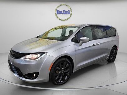 Used 2020 Chrysler Pacifica Touring w/ S Appearance Package