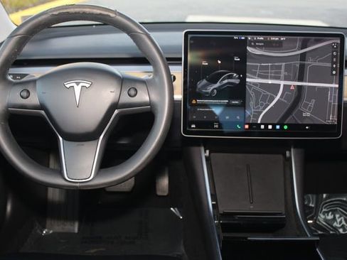 Used 2019 Tesla Model 3 Standard Range Plus image 6