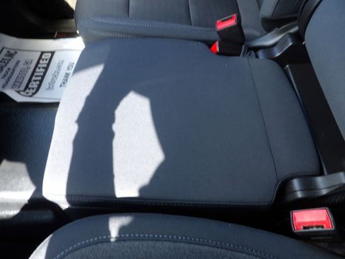 Used 2020 Chevrolet Silverado 1500 LT w/ Convenience Package image 28