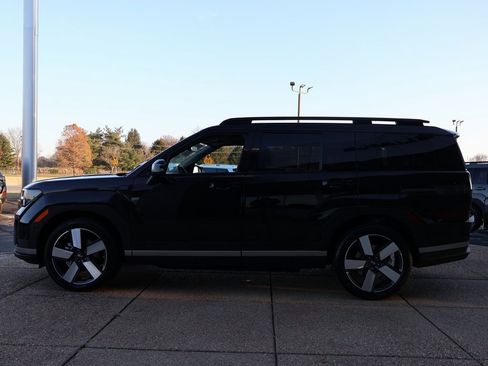 Used 2025 Hyundai Santa Fe Limited image 3