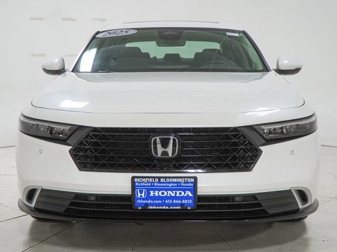 Used 2025 Honda Accord Touring image 3