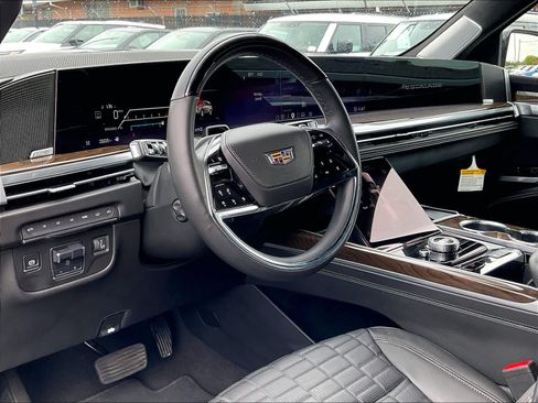 Used 2025 Cadillac Escalade Sport Platinum AWD/4WD image 17