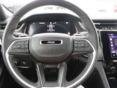 Used 2024 Jeep Grand Cherokee Altitude AWD/4WD image 34