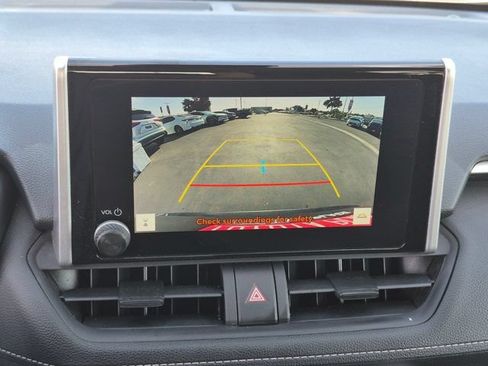 Used 2025 Toyota RAV4 XLE FWD image 21