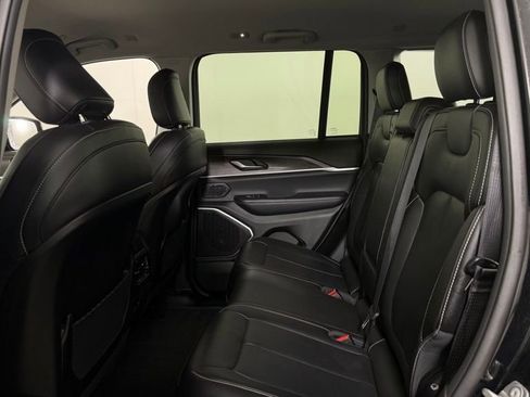 Used 2023 Jeep Grand Cherokee Limited w/ Black Appearance Package AWD/4WD image 28