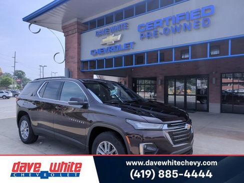 Used 2023 Chevrolet Traverse LT FWD image 1