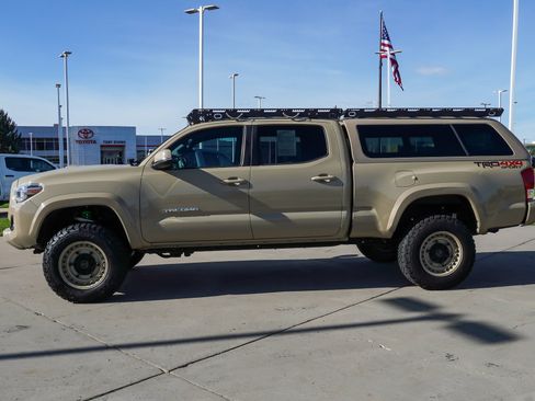 Used 2019 Toyota Tacoma TRD Sport w/ Technology Package AWD/4WD image 5