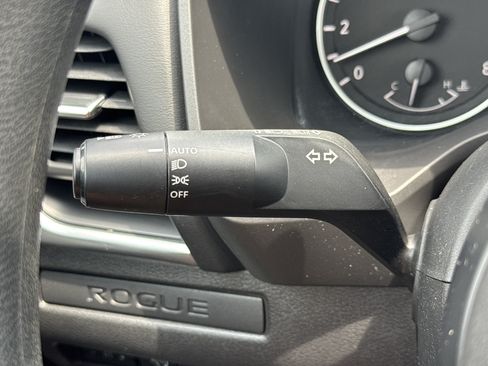 Used 2023 Nissan Rogue S AWD/4WD image 14