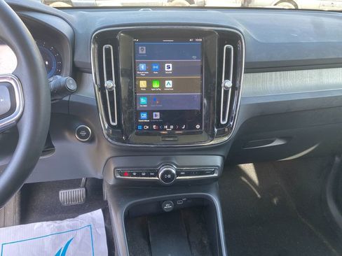 Used 2023 Volvo XC40 B5 Plus image 20