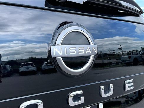 Used 2023 Nissan Rogue Platinum FWD image 31