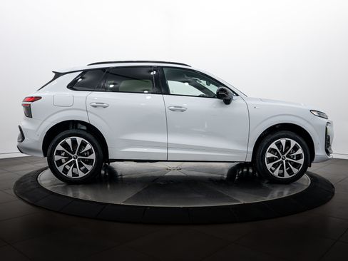 New 2026 Audi Q3 quattro 2.0T AWD/4WD image 3