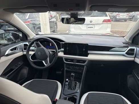 Used 2025 Volkswagen Taos SE image 12