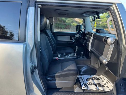 Used 2010 Toyota FJ Cruiser 4WD image 18