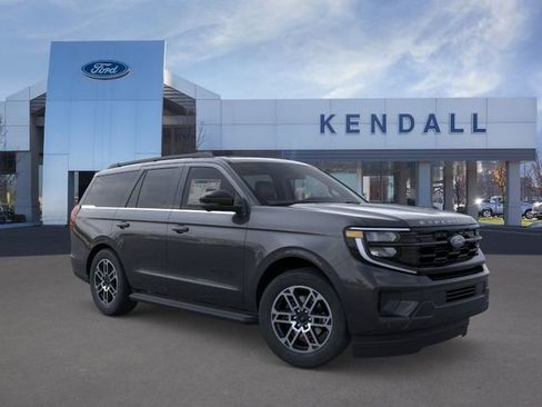 Used 2026 Ford Expedition Active image 7