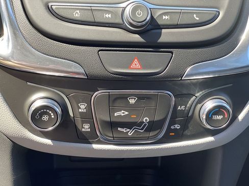 Used 2021 Chevrolet Equinox LS w/ LS Convenience Package AWD/4WD image 18