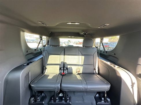 New 2026 Chevrolet Suburban Premier image 23